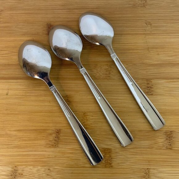 Reed & Barton Andover Pearl 18/10 Stainless 3 Soup Spoons Discontinued Pattern - Picture 2 of 4